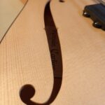 Basse 5 cordes, corps creux, fretless, micro piezo fabriquée en 2025