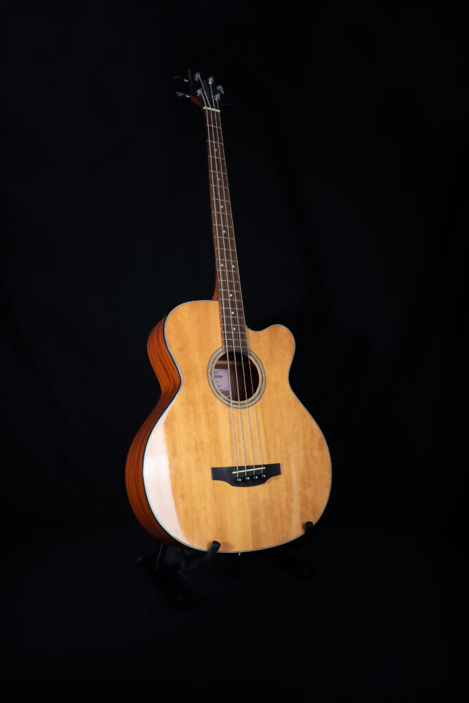 Basse acoustique Takamine