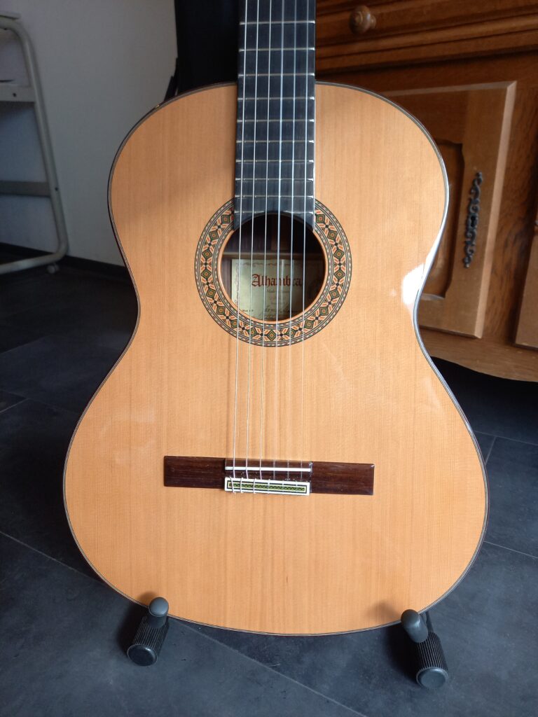 Guitare Alhambra 8p d'occasion