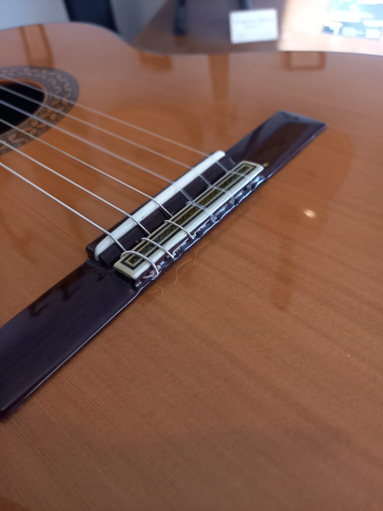 Guitare Alhambra 8p d'occasion