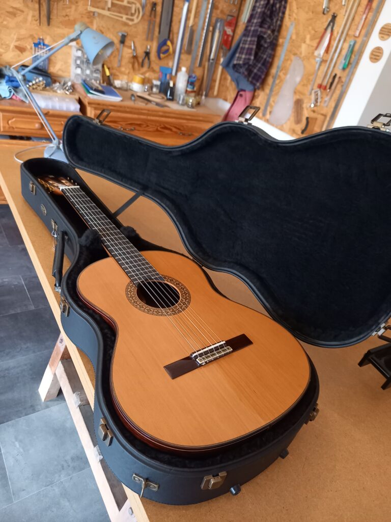 Guitare Alhambra 8p d'occasion